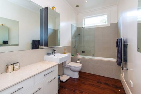 Photo of property in 6 Westmere Crescent, Westmere, Auckland, 1022