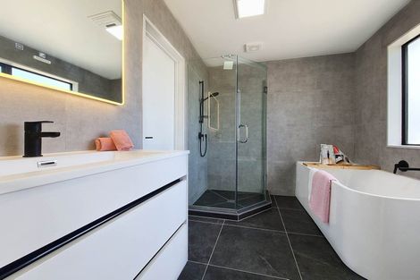 Photo of property in 4 Frontier Lane, Flat Bush, Auckland, 2019