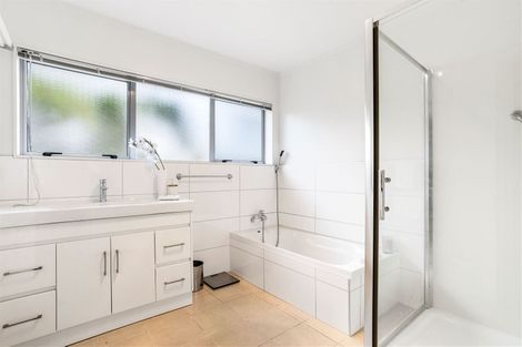 Photo of property in 1 Picasso Drive, West Harbour, Auckland, 0618