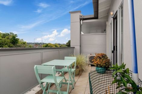 Photo of property in 11/26 Lovell Court, Rosedale, Auckland, 0632
