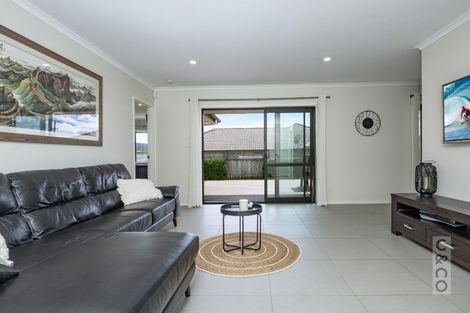Photo of property in 42 Gilbransen Road, Kumeu, 0810