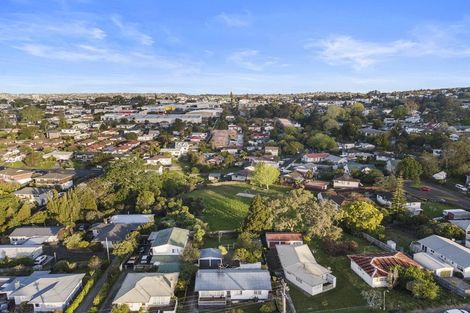 Photo of property in 22 Sarona Avenue, Glen Eden, Auckland, 0602