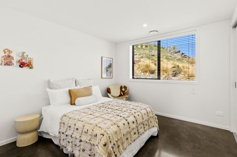 Photo of property in 8 Spring Hill Road, Kelvin Heights, Queenstown, 9300