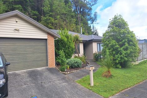 Photo of property in 22 Aragon Grove, Kingsley Heights, Upper Hutt, 5018