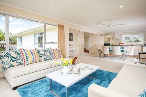 Photo of property in 19 St Catherine Crescent, West Harbour, Auckland, 0618