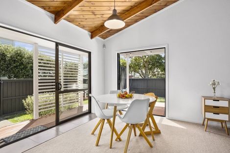 Photo of property in 1/1 Evan Street, Belmont, Auckland, 0622