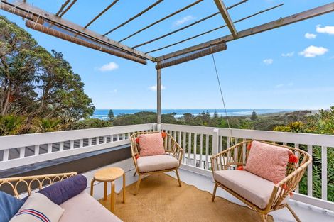 Photo of property in 27 Domain Crescent, Muriwai, Waimauku, 0881