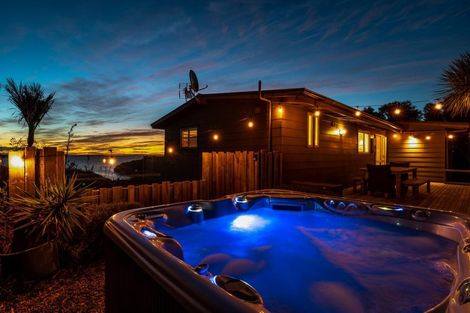 Photo of property in 50 Carsons Road, Waiheke Island, 1971