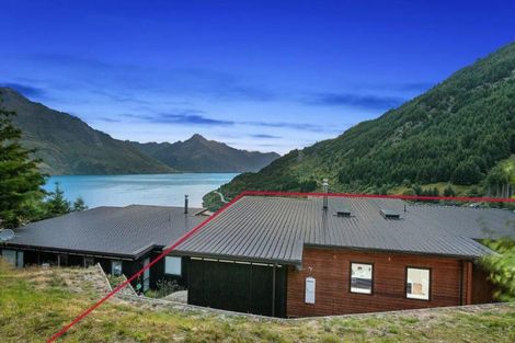 Photo of property in 15a Mackinnon Terrace, Sunshine Bay, Queenstown, 9300