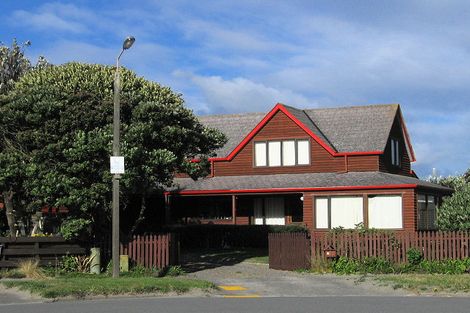 Photo of property in 22 Oratia Street, Waikanae Beach, Waikanae, 5036