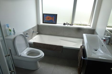 Photo of property in 96 Saddleback Rise, Murrays Bay, Auckland, 0630