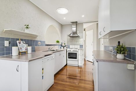 Photo of property in 61 Beechdale Crescent, Pakuranga Heights, Auckland, 2010