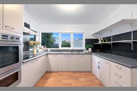 Photo of property in 40 Valley View Road, Glenfield, Auckland, 0629