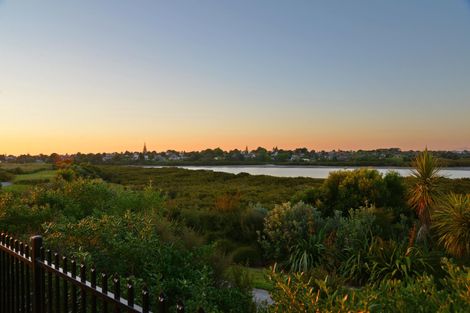 Photo of property in 3 Iwinuku Crescent, Wattle Downs, Auckland, 2103