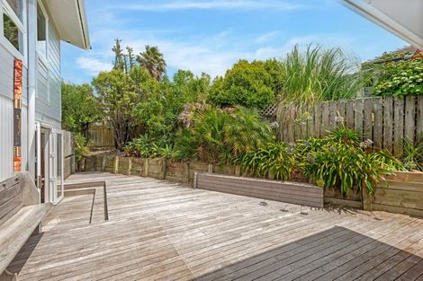 Photo of property in 4 Lysnar Street, Okitu, Gisborne, 4010