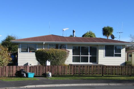 Photo of property in 2 Lindsay Crescent, Nawton, Hamilton, 3200