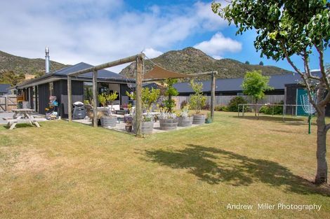 Photo of property in 16 Kingfisher Crescent, Albert Town, Wanaka, 9305