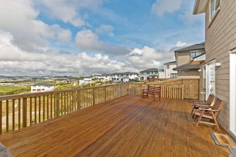 Photo of property in 14 Ascension Crescent, Orewa, 0931