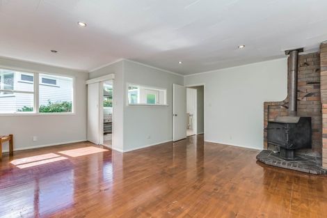 Photo of property in 4 Trinidad Road, Sunnynook, Auckland, 0620