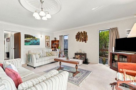 Photo of property in 2 Warwick Place, Springvale, Whanganui, 4501