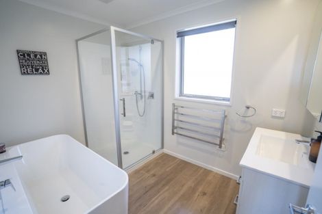 Photo of property in 43 Pukutahi Drive, Te Anau, 9600