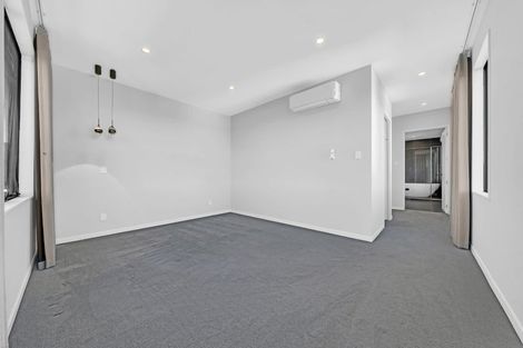 Photo of property in 28 Roxborough Place, East Tamaki Heights, Auckland, 2016