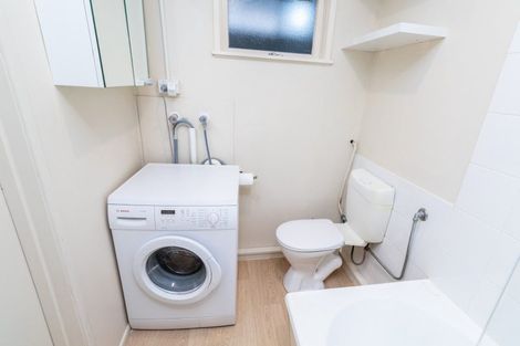 Photo of property in Victoria Court, 7/4 Queen Street, Mount Victoria, Wellington, 6011