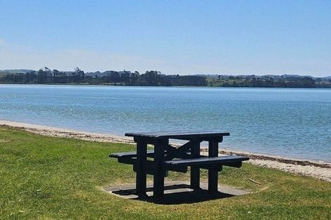 Photo of property in 1 Stella Drive, Clarks Beach, 2122