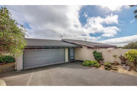 Photo of property in 76 Cannon Hill Crescent, Mount Pleasant, Christchurch, 8081
