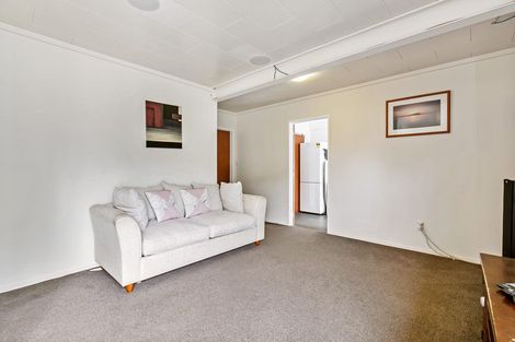Photo of property in 4 Easter Parade, Glen Eden, Auckland, 0602