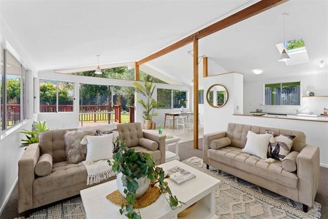 Photo of property in 15 Ruru Street, Waikanae, 5036