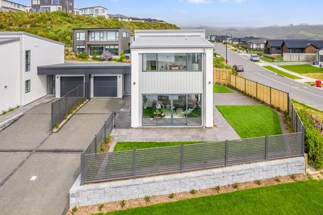 Photo of property in 2a Kaiaho Close, Aotea, Porirua, 5024