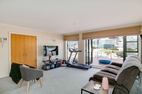 Photo of property in Endeavour Apartments, 6/125 Thorndon Quay, Pipitea, Wellington, 6011