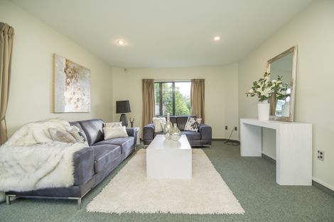 Photo of property in 3 Thicket Close, Redwood, Christchurch, 8051