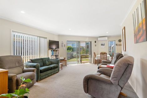 Photo of property in 13 Tasman Street, Opunake, 4616