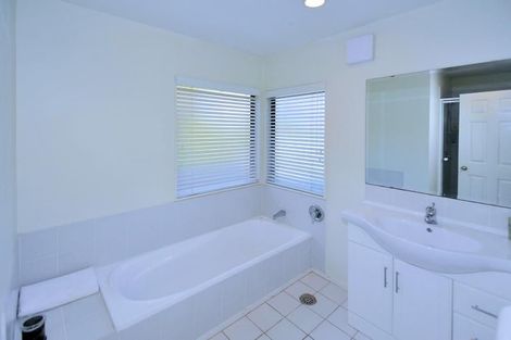 Photo of property in 27 Bushlands Park Drive, Albany, Auckland, 0632