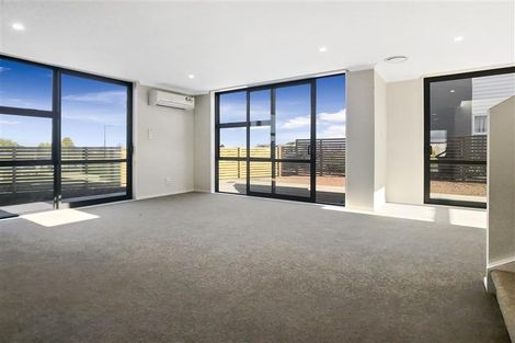 Photo of property in 28 Soaring Bird Drive, Takanini, 2112