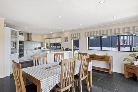 Photo of property in 20 Chatswood Grove, Chatswood, Auckland, 0626