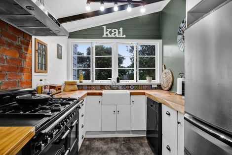 Photo of property in 150 Wirihana Road, Hawera, 4674