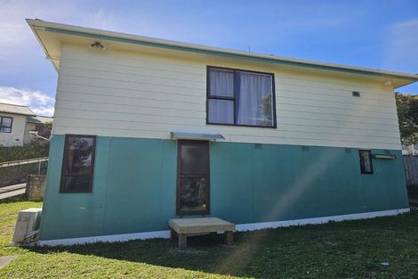 Photo of property in 34 Northumberland Street, Cannons Creek, Porirua, 5024