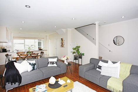 Photo of property in 27 Hakawai Avenue, Takanini, 2112