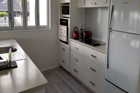 Photo of property in 21 Arden Place, Oakura, 4314