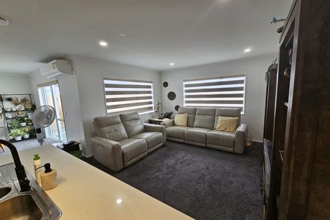 Photo of property in 40 Whareatua Avenue, Takanini, 2112