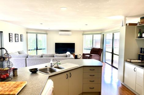 Photo of property in 29 Hugh Green Drive, Pinehill, Auckland, 0632