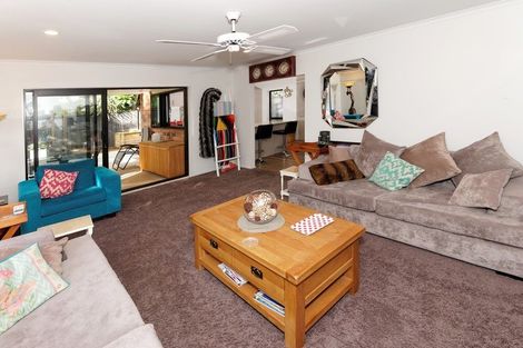 Photo of property in 11a Gane Lane, Te Atatu Peninsula, Auckland, 0610