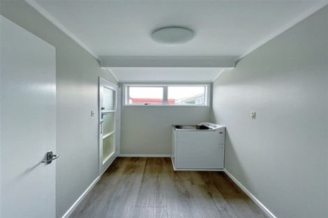 Photo of property in 2/82 Moore Street, Hillcrest, Auckland, 0627