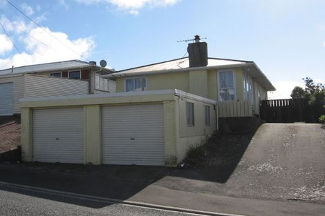 Photo of property in 31 Kenmore Street, Newlands, Wellington, 6037