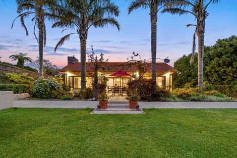 Photo of property in 12 Veale Road, Frankleigh Park, New Plymouth, 4310