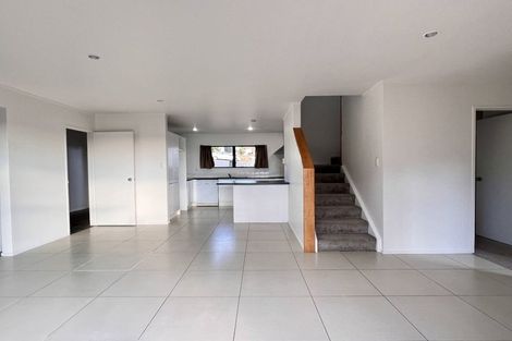 Photo of property in 8a Eske Place, Highland Park, Auckland, 2010