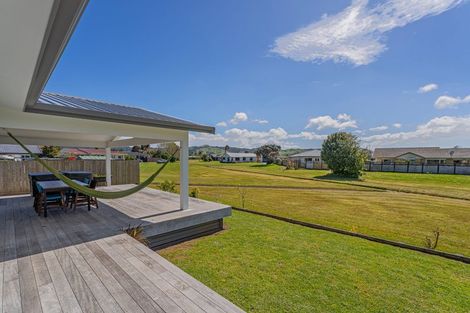 Photo of property in 15 Whitby Avenue, Whitianga, 3510